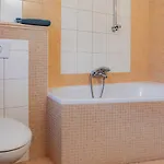 Excellent In Center 5 Min Walk From The Colonnade