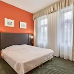 Apartamento Excellent In Center 5 Min Walk From The Colonnade KLV