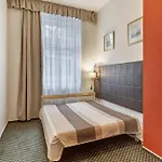 Apartamento Excellent In Center 5 Min Walk From The Colonnade KLV