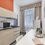 Excellent In Center 5 Min Walk From The Colonnade