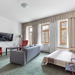 Excellent In Center 5 Min Walk From The Colonnade Apartamento KLV