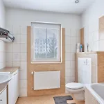 Apartamento Excellent In Center 5 Min Walk From The Colonnade KLV