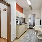 Excellent In Center 5 Min Walk From The Colonnade Apartamento *