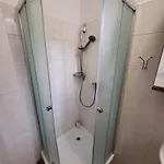 Excellent In Center 5 Min Walk From The Colonnade Apartamento