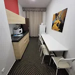Excellent In Center 5 Min Walk From The Colonnade Apartamento