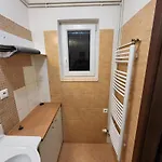 Excellent In Center 5 Min Walk From The Colonnade Apartamento *