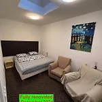 Excellent In Center 5 Min Walk From The Colonnade *