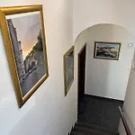Excellent In Center 5 Min Walk From The Colonnade Apartamento