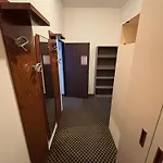 Excellent In Center 5 Min Walk From The Colonnade Apartamento