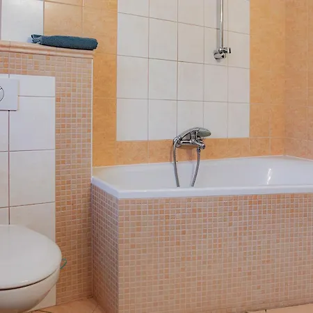 Excellent In Center 5 Min Walk From The Colonnade