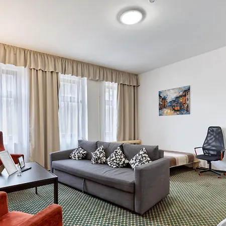 Excellent In Center 5 Min Walk From The Colonnade Apartment *