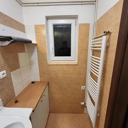 Excellent In Center 5 Min Walk From The Colonnade Apartment *
