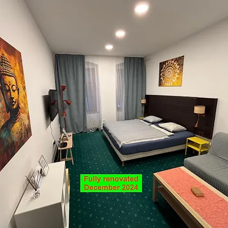 Excellent In Center 5 Min Walk From The Colonnade