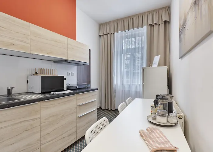 Excellent In Center 5 Min Walk From The Colonnade