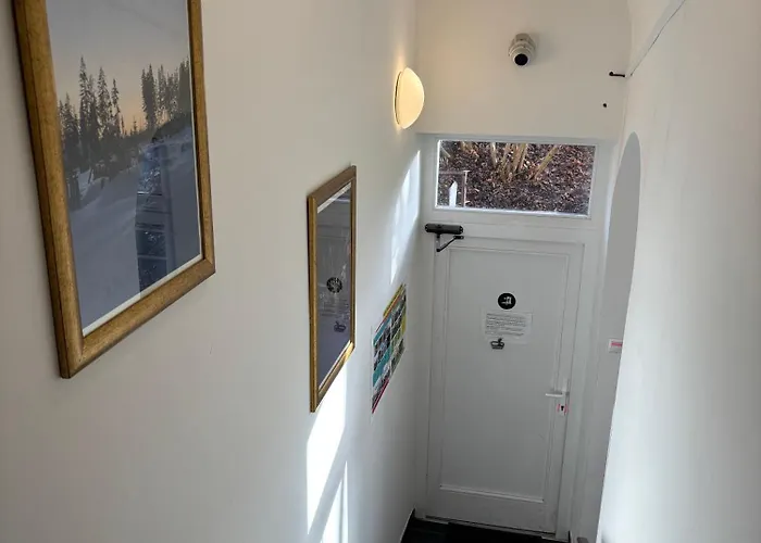 Excellent In Center 5 Min Walk From The Colonnade Appartamento *