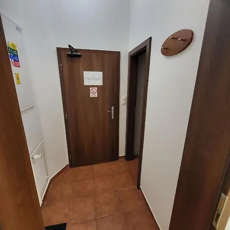 Excellent In Center 5 Min Walk From The Colonnade 아파트 *