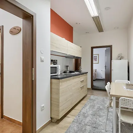 Excellent In Center 5 Min Walk From The Colonnade 아파트 *