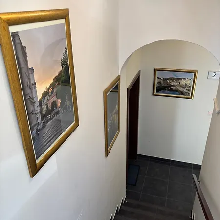 Excellent In Center 5 Min Walk From The Colonnade 아파트